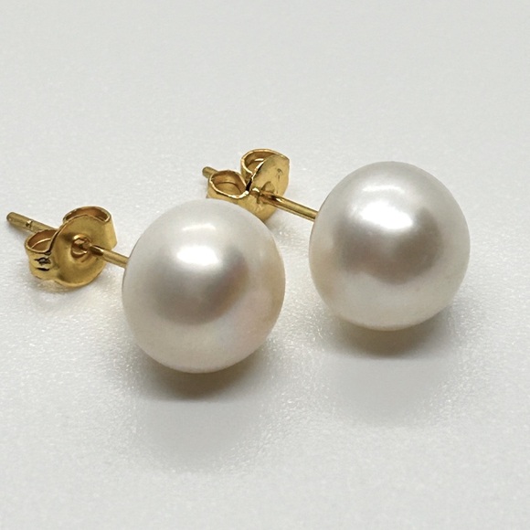 9-10mm White Freshwater Pearl Gold Plated Stud Earrings - Picture 1 of 8